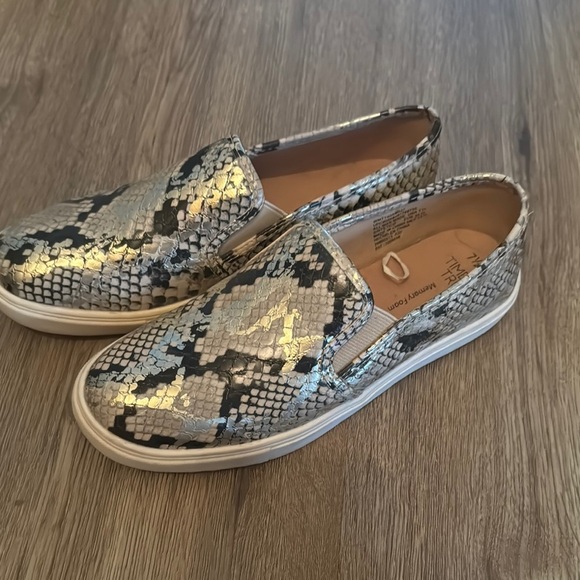 Snakeskin Slip-On Sneakers - Picture 6 of 8